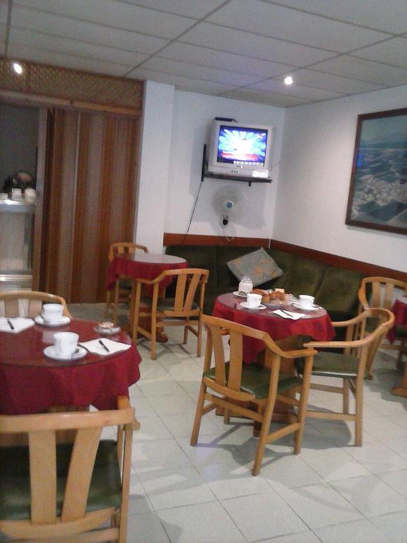 Hotel El Pescador Сант Пере Пескадор Екстериор снимка